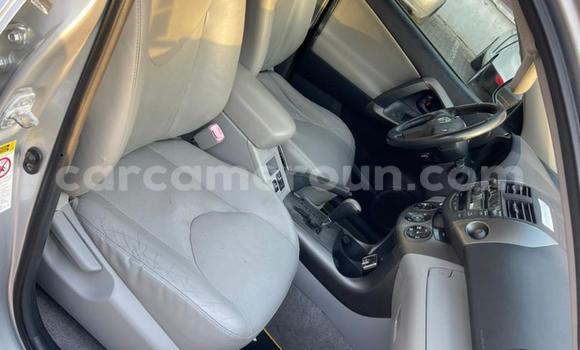 Sayi Na hannu Toyota RAV4 Azurfa Mota in Douala a Ƙasar Kamaru Sayi Na hannu Toyota RAV4 Azurfa Mota in Douala a Ƙasar Kamaru