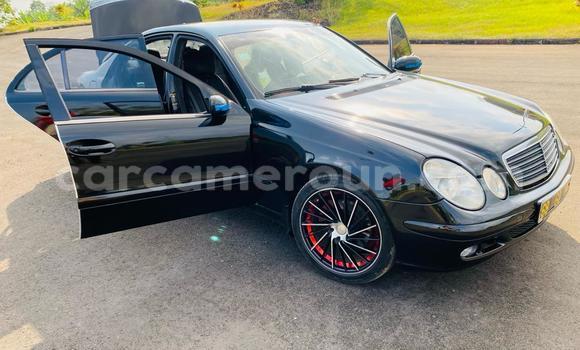 Sayi Na hannu Mercedes‒Benz E–Class Black Mota in Douala a Ƙasar Kamaru Sayi Na hannu Mercedes‒Benz E–Class Black Mota in Douala a Ƙasar Kamaru