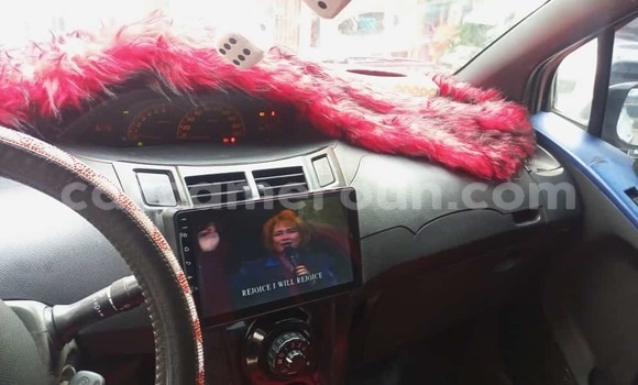 Sayi Na hannu Toyota Vitz White Mota in Douala a Ƙasar Kamaru Sayi Na hannu Toyota Vitz White Mota in Douala a Ƙasar Kamaru