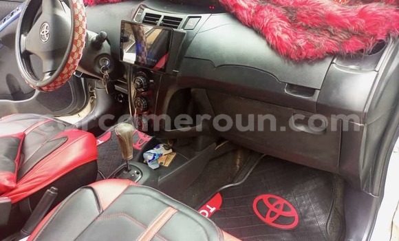 Sayi Na hannu Toyota Vitz White Mota in Douala a Ƙasar Kamaru Sayi Na hannu Toyota Vitz White Mota in Douala a Ƙasar Kamaru