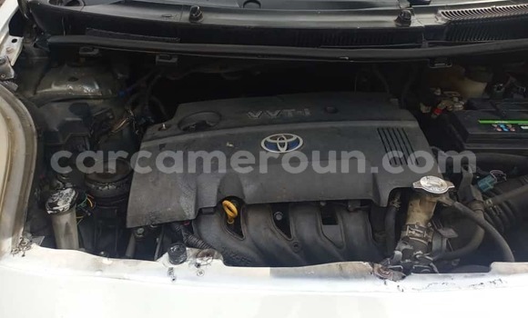 Sayi Na hannu Toyota Vitz White Mota in Douala a Ƙasar Kamaru Sayi Na hannu Toyota Vitz White Mota in Douala a Ƙasar Kamaru