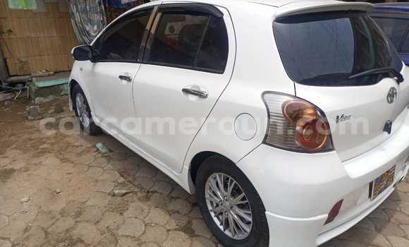Sayi Na hannu Toyota Vitz White Mota in Douala a Ƙasar Kamaru Sayi Na hannu Toyota Vitz White Mota in Douala a Ƙasar Kamaru