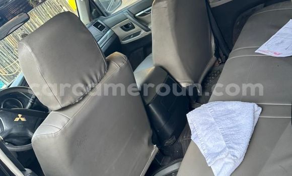 Sayi Na hannu Mitsubishi Pajero Black Mota in Douala a Ƙasar Kamaru Sayi Na hannu Mitsubishi Pajero Black Mota in Douala a Ƙasar Kamaru