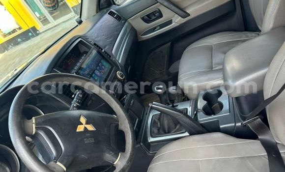 Sayi Na hannu Mitsubishi Pajero Black Mota in Douala a Ƙasar Kamaru Sayi Na hannu Mitsubishi Pajero Black Mota in Douala a Ƙasar Kamaru