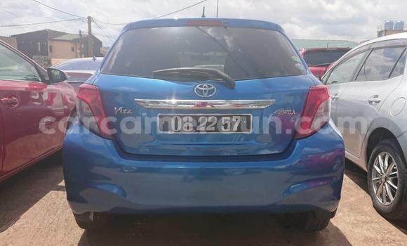 Sayi Na hannu Toyota Vitz Blue Mota in Yaounde a Babban Kamaru