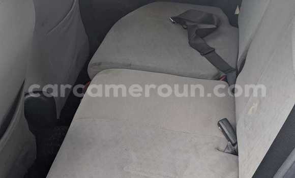 Sayi Imported Toyota IST White Mota in Douala a Ƙasar Kamaru Sayi Imported Toyota IST White Mota in Douala a Ƙasar Kamaru