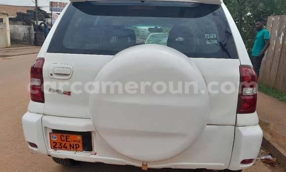 Sayi Sabo Toyota RAV4 White Mota in Yaounde a Babban Kamaru Sayi Sabo Toyota RAV4 White Mota in Yaounde a Babban Kamaru