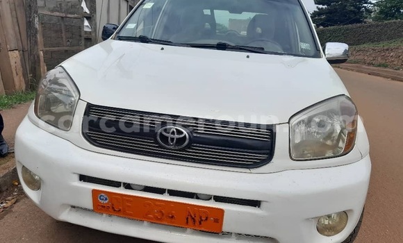 Sayi Sabo Toyota RAV4 White Mota in Yaounde a Babban Kamaru Sayi Sabo Toyota RAV4 White Mota in Yaounde a Babban Kamaru