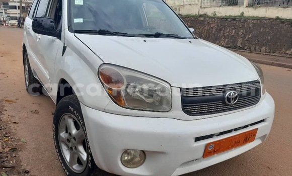 Sayi Sabo Toyota RAV4 White Mota in Yaounde a Babban Kamaru Sayi Sabo Toyota RAV4 White Mota in Yaounde a Babban Kamaru