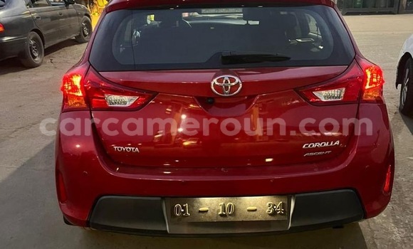 Sayi Sabo Toyota Auris Red Mota in Douala a Ƙasar Kamaru