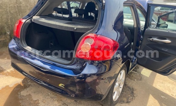 Sayi Sabo Toyota Auris Blue Mota in Douala a Ƙasar Kamaru Sayi Sabo Toyota Auris Blue Mota in Douala a Ƙasar Kamaru