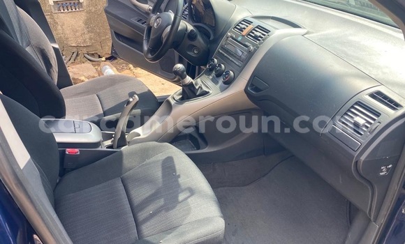 Sayi Sabo Toyota Auris Blue Mota in Douala a Ƙasar Kamaru Sayi Sabo Toyota Auris Blue Mota in Douala a Ƙasar Kamaru