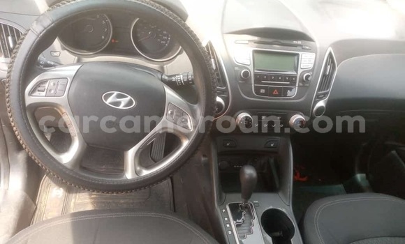 Sayi Na hannu Hyundai Tucson Blue Mota in Douala a Ƙasar Kamaru Sayi Na hannu Hyundai Tucson Blue Mota in Douala a Ƙasar Kamaru