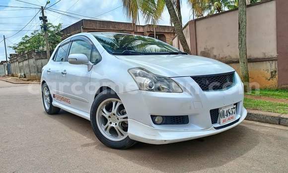 Acheter Occasion Voiture Toyota Blade Blanc à Yaoundé, Central Cameroon