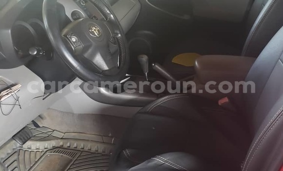 Sayi Na hannu Toyota RAV4 Red Mota in Douala a Ƙasar Kamaru Sayi Na hannu Toyota RAV4 Red Mota in Douala a Ƙasar Kamaru