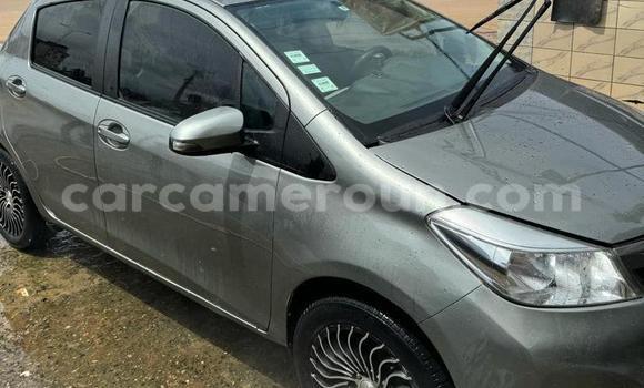 Sayi Na hannu Toyota Vitz Azurfa Mota in Douala a Ƙasar Kamaru Sayi Na hannu Toyota Vitz Azurfa Mota in Douala a Ƙasar Kamaru
