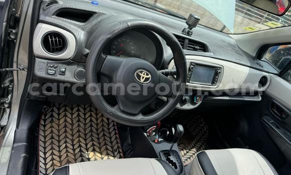 Sayi Na hannu Toyota Vitz Azurfa Mota in Douala a Ƙasar Kamaru Sayi Na hannu Toyota Vitz Azurfa Mota in Douala a Ƙasar Kamaru