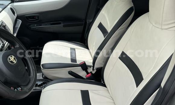 Sayi Na hannu Toyota Vitz Azurfa Mota in Douala a Ƙasar Kamaru Sayi Na hannu Toyota Vitz Azurfa Mota in Douala a Ƙasar Kamaru