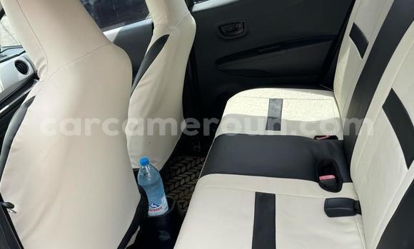 Sayi Na hannu Toyota Vitz Azurfa Mota in Douala a Ƙasar Kamaru Sayi Na hannu Toyota Vitz Azurfa Mota in Douala a Ƙasar Kamaru