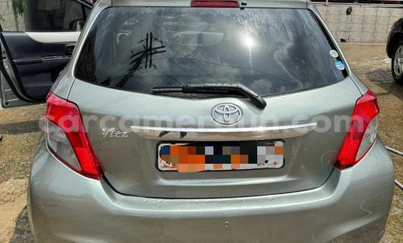 Sayi Na hannu Toyota Vitz Azurfa Mota in Douala a Ƙasar Kamaru Sayi Na hannu Toyota Vitz Azurfa Mota in Douala a Ƙasar Kamaru