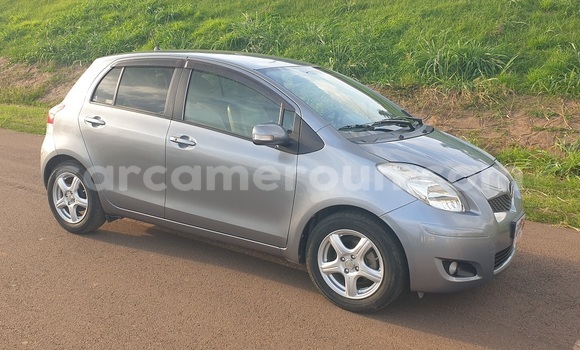 Sayi Na hannu Toyota Vitz Azurfa Mota in Yaounde a Babban Kamaru Sayi Na hannu Toyota Vitz Azurfa Mota in Yaounde a Babban Kamaru