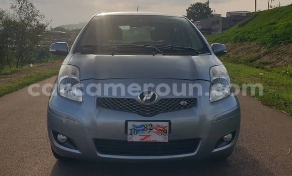 Sayi Na hannu Toyota Vitz Azurfa Mota in Yaounde a Babban Kamaru Sayi Na hannu Toyota Vitz Azurfa Mota in Yaounde a Babban Kamaru