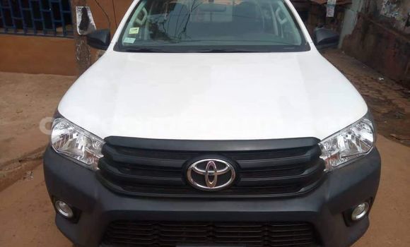 Acheter Occasion Voiture Toyota Pickup Blanc à Bafia, Central Cameroon