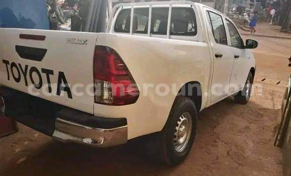 Buy Used Toyota Pickup White Car in Bafia in Central Cameroon Buy Used Toyota Pickup White Car in Bafia in Central Cameroon