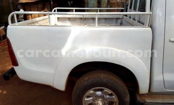 Sayi Na hannu Toyota Hilux White Mota in Bafang a West Kamaru Sayi Na hannu Toyota Hilux White Mota in Bafang a West Kamaru