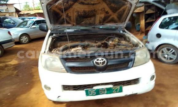 Sayi Na hannu Toyota Hilux White Mota in Bafang a West Kamaru Sayi Na hannu Toyota Hilux White Mota in Bafang a West Kamaru