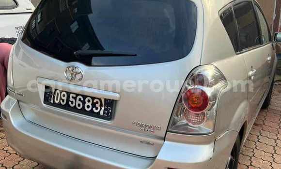 Sayi Na hannu Toyota Corolla Azurfa Mota in Yaounde a Babban Kamaru Sayi Na hannu Toyota Corolla Azurfa Mota in Yaounde a Babban Kamaru