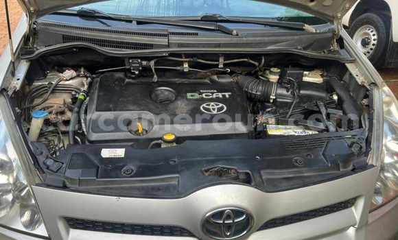 Sayi Na hannu Toyota Corolla Azurfa Mota in Yaounde a Babban Kamaru Sayi Na hannu Toyota Corolla Azurfa Mota in Yaounde a Babban Kamaru