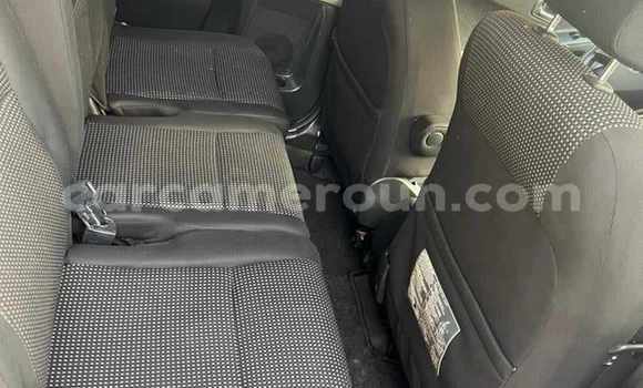 Sayi Na hannu Toyota Corolla Azurfa Mota in Yaounde a Babban Kamaru Sayi Na hannu Toyota Corolla Azurfa Mota in Yaounde a Babban Kamaru