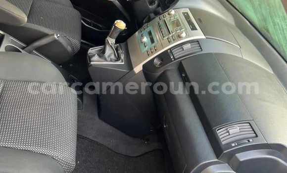 Sayi Na hannu Toyota Corolla Azurfa Mota in Yaounde a Babban Kamaru Sayi Na hannu Toyota Corolla Azurfa Mota in Yaounde a Babban Kamaru