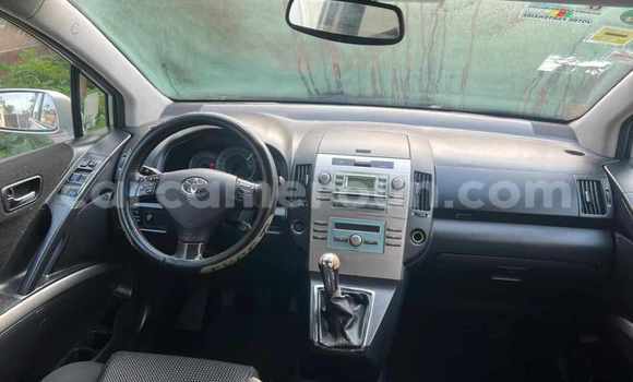 Sayi Na hannu Toyota Corolla Azurfa Mota in Yaounde a Babban Kamaru Sayi Na hannu Toyota Corolla Azurfa Mota in Yaounde a Babban Kamaru