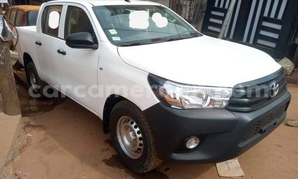 Sayi Na hannu Toyota Hilux Sauran Mota in Yaounde a Babban Kamaru