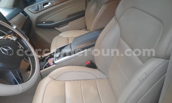 Sayi Na hannu Mercedes‒Benz ML–Class Black Mota in Douala a Ƙasar Kamaru Sayi Na hannu Mercedes‒Benz ML–Class Black Mota in Douala a Ƙasar Kamaru