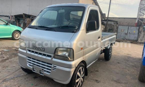 Sayi Na hannu Suzuki Carry Azurfa Babbar mota in Douala a Ƙasar Kamaru