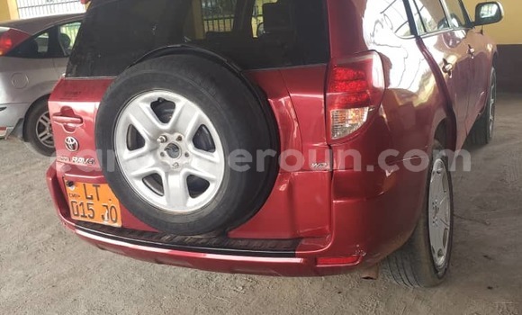 Sayi Na hannu Toyota RAV4 Red Mota in Douala a Ƙasar Kamaru Sayi Na hannu Toyota RAV4 Red Mota in Douala a Ƙasar Kamaru