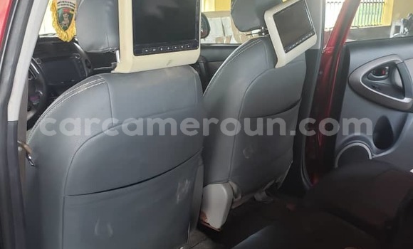 Sayi Na hannu Toyota RAV4 Red Mota in Douala a Ƙasar Kamaru Sayi Na hannu Toyota RAV4 Red Mota in Douala a Ƙasar Kamaru