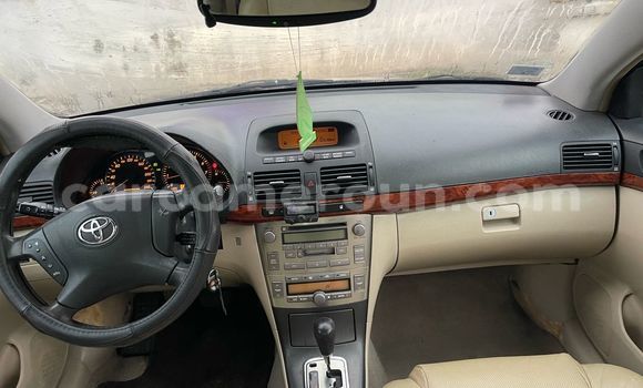Sayi Imported Toyota Avensis Black Mota in Douala a Ƙasar Kamaru