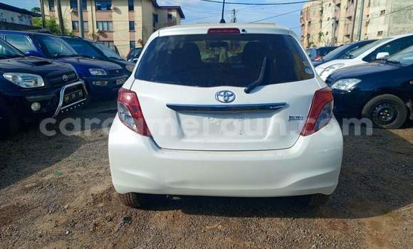 Sayi Na hannu Toyota Vitz White Mota in Yaounde a Babban Kamaru Sayi Na hannu Toyota Vitz White Mota in Yaounde a Babban Kamaru