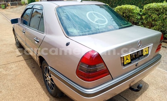 Buy Used Mercedes-Benz E-Classe Brown Car in Yaounde in Central Cameroon Buy Used Mercedes-Benz E-Classe Brown Car in Yaounde in Central Cameroon