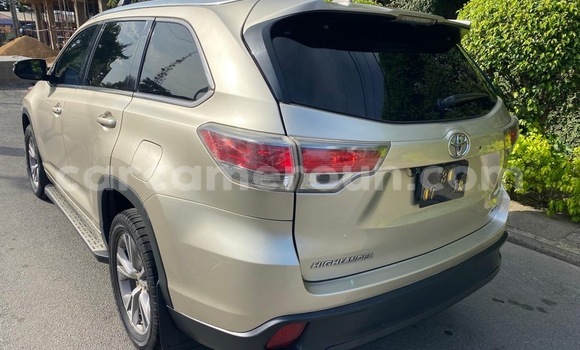 Acheter Neuf Voiture Toyota Highlander Beige à Yaoundé, Central Cameroon Acheter Neuf Voiture Toyota Highlander Beige à Yaoundé, Central Cameroon