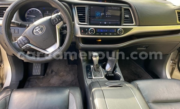 Acheter Neuf Voiture Toyota Highlander Beige à Yaoundé, Central Cameroon Acheter Neuf Voiture Toyota Highlander Beige à Yaoundé, Central Cameroon