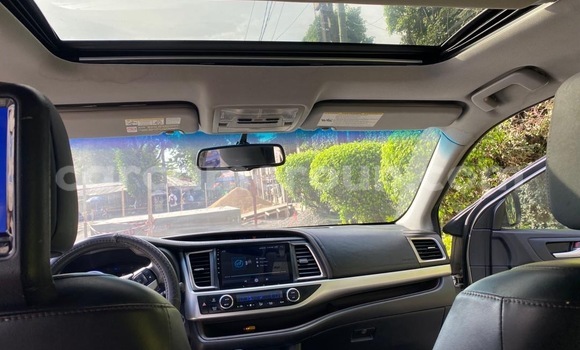 Acheter Neuf Voiture Toyota Highlander Beige à Yaoundé, Central Cameroon Acheter Neuf Voiture Toyota Highlander Beige à Yaoundé, Central Cameroon