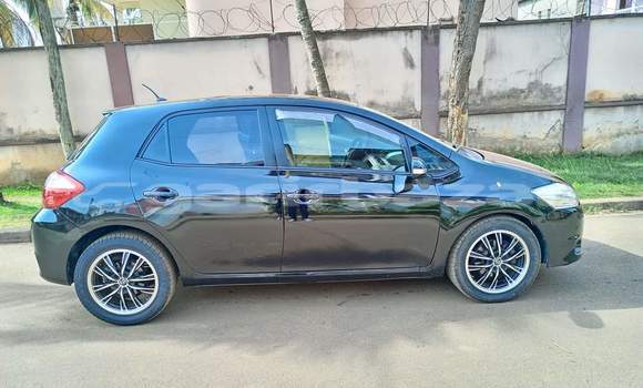Sayi Na hannu Toyota Auris Black Mota in Yaounde a Babban Kamaru Sayi Na hannu Toyota Auris Black Mota in Yaounde a Babban Kamaru