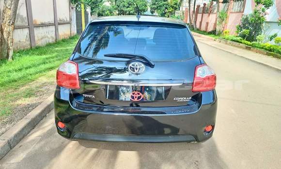 Sayi Na hannu Toyota Auris Black Mota in Yaounde a Babban Kamaru Sayi Na hannu Toyota Auris Black Mota in Yaounde a Babban Kamaru