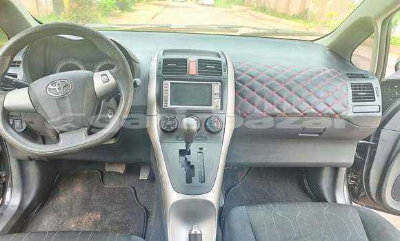 Sayi Na hannu Toyota Auris Black Mota in Yaounde a Babban Kamaru Sayi Na hannu Toyota Auris Black Mota in Yaounde a Babban Kamaru