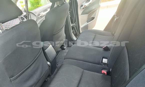 Sayi Na hannu Toyota Auris Black Mota in Yaounde a Babban Kamaru Sayi Na hannu Toyota Auris Black Mota in Yaounde a Babban Kamaru